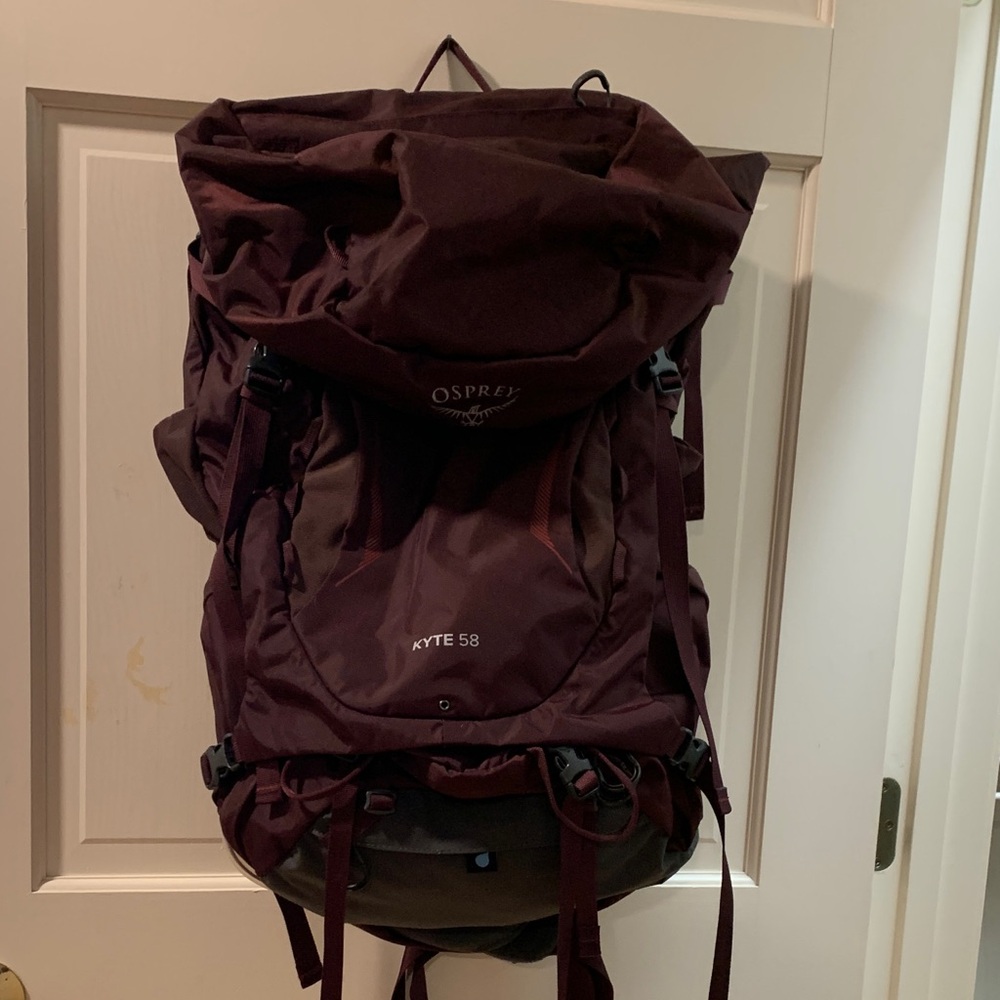OSPREY Kyte 58 Backpack in Deep Burgundy
